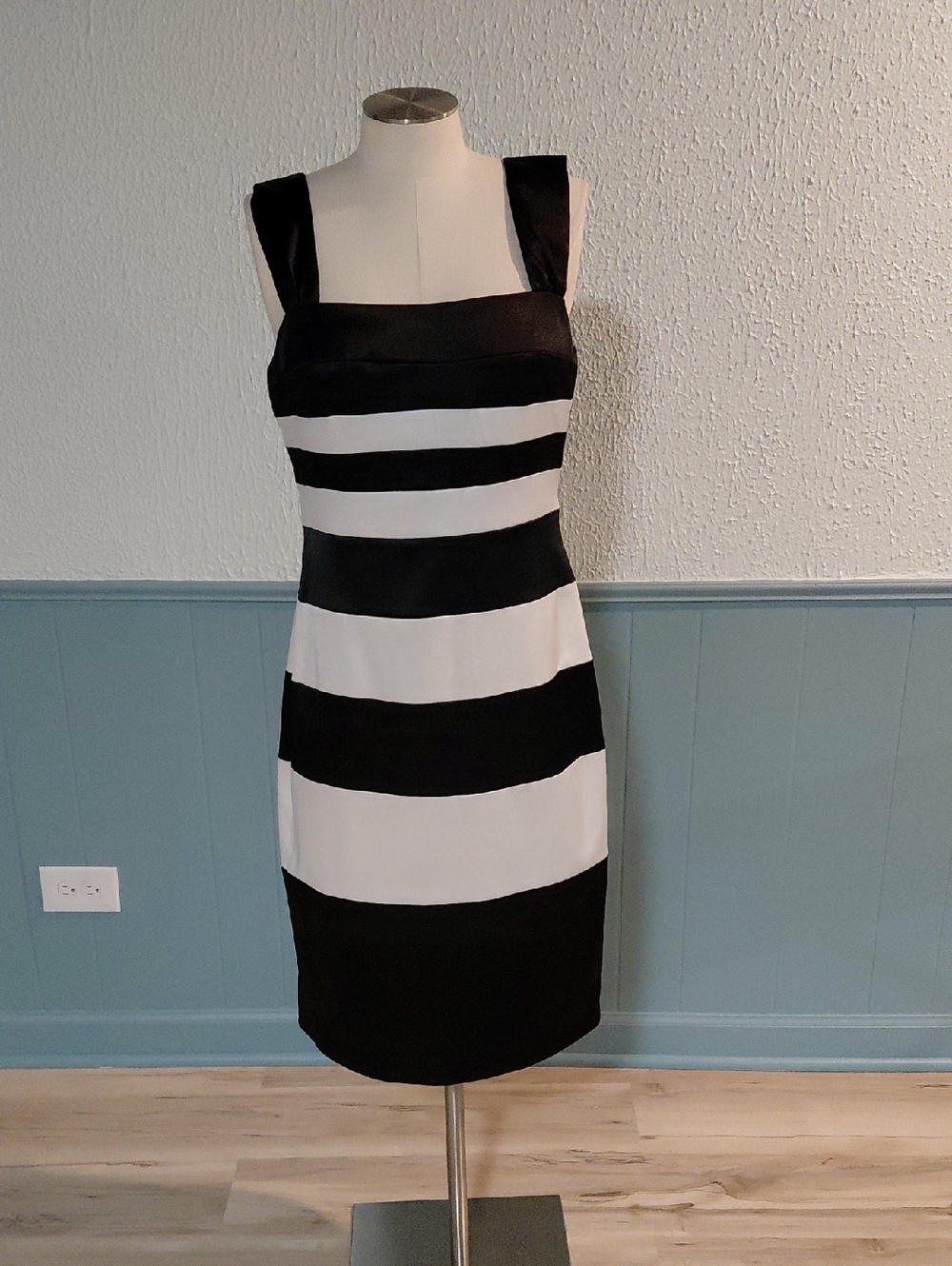 Signature by Sangria Black and White Striped Midi Dress